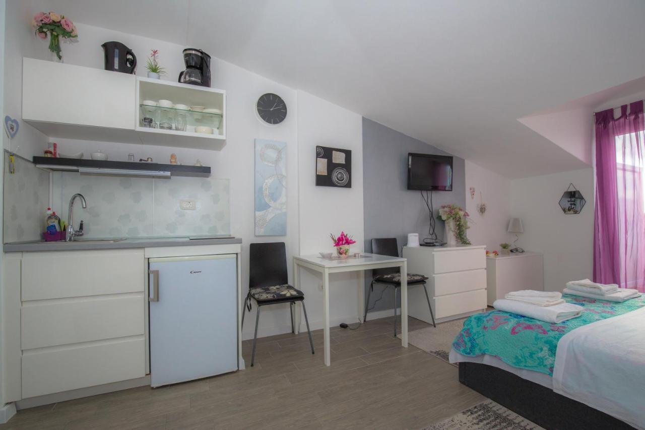 Apartmani Riva Рогозниця Екстер'єр фото